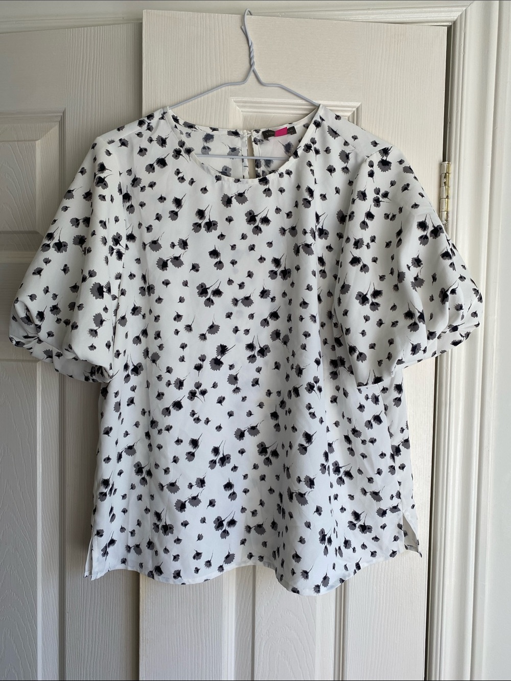 Vince Camuto White Blouse with Monochrome floral Print NWOT M